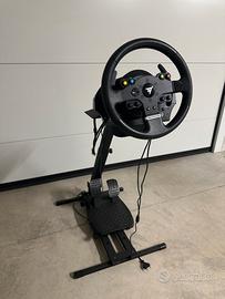 Volante Thrustmaster con pedali e supporto