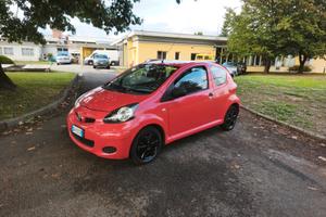 Toyota Aygo 1.0 12V VVT-i 3 porte Sol Connect Red 