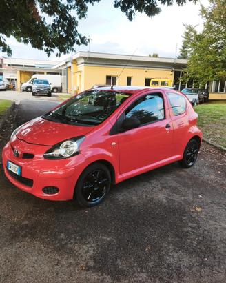 Toyota Aygo 1.0 12V VVT-i 3 porte Sol Connect Red 