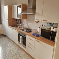 Cucina intera (completa, non parziale)