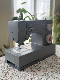 Macchina da cucire SINGER Heavy Duty modelo 4452