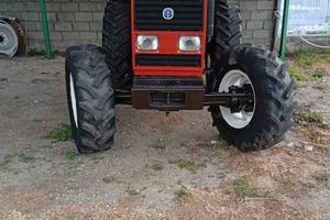 TRATTORE AGRICOLO