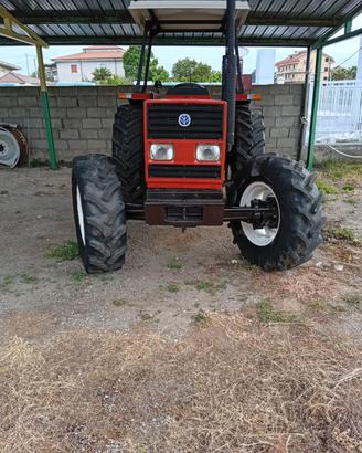 TRATTORE AGRICOLO