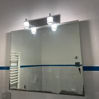 Specchio con luce (solo consegna a mano)