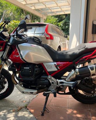 Moto Guzzi V85tt come nuova