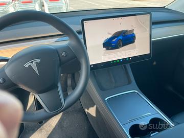 Tesla Model Y RWD blu 11/2022