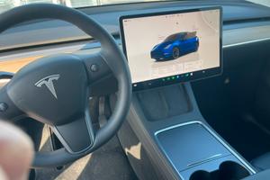 Tesla Model Y RWD blu 11/2022