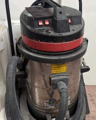 Aspirapolvere e liquidi