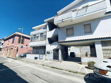 Quadrivano con posto auto