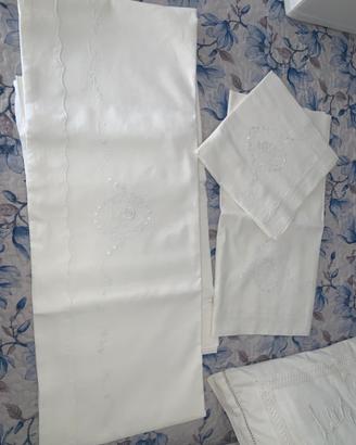 Lenzuolo matrimoniale ricamato
