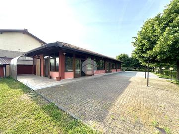 NEGOZIO A ROMANO CANAVESE