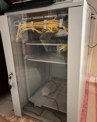 Armadio Rack Intellinet 19” – 24U