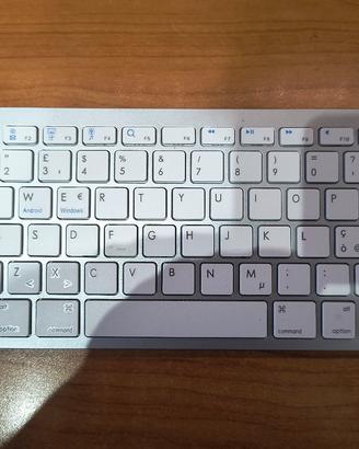 Tastiera Bluetooth con tasti dedicati Apple 