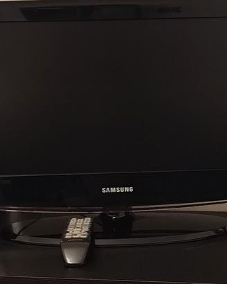 TV Samsung 22'' in perfette condizioni 