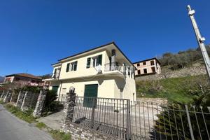 00GV99 - PORZIONE DI CASA CON AMPIO BOX AUTO