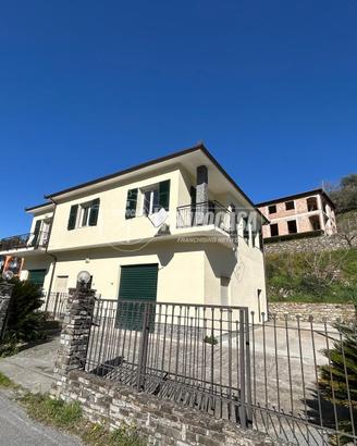 00GV99 - PORZIONE DI CASA CON AMPIO BOX AUTO