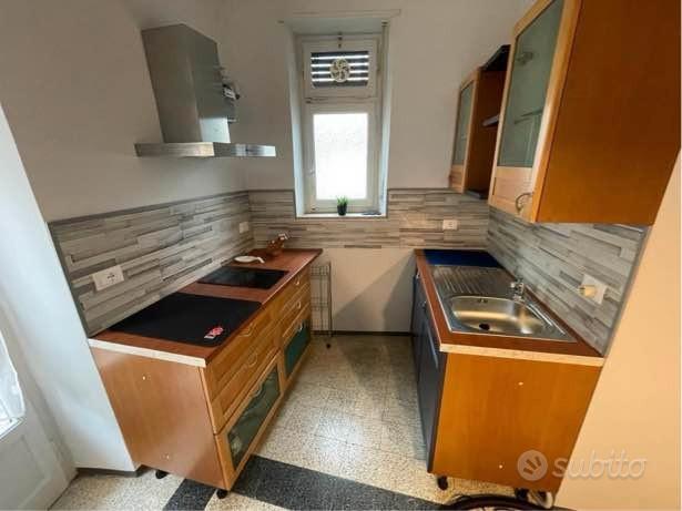 STANZA SINGOLA IN VIA LEMIE: 350 euro