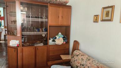 Credenza e Vetrina Classica in Legno per Soggiorno