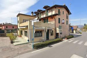 Attività / Licenza di 525 m² con più di 5 locali a
