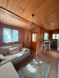 Bungalow in legno con ampia piazzola
