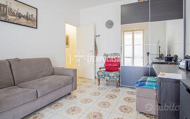 AMPIO MONOLOCALE CON BALCONE E POSTO AUTO