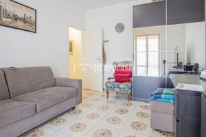 AMPIO MONOLOCALE CON BALCONE E POSTO AUTO