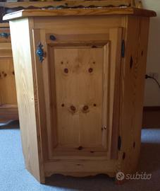 Angolare in legno di cirmolo