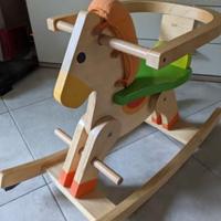 Cavallino a dondolo di legno 