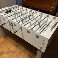 Biliardino bianco elegante, solido e di design!