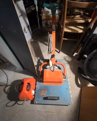 Battipiastrelle elettrico a rulli