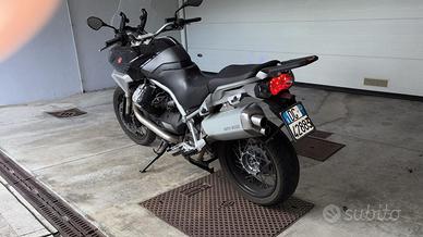 Moto Stelvio 1200