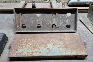 Supporto batteria trattore