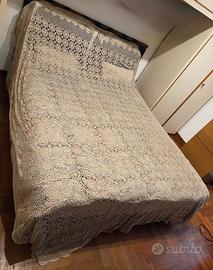 Coperta fatta a mano ad uncinetto