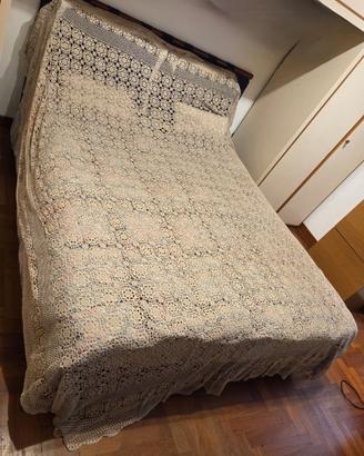 Coperta fatta a mano ad uncinetto