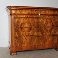 Antico cassettone in noce massello cappuccino