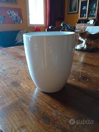 Vaso in ceramica bianco.