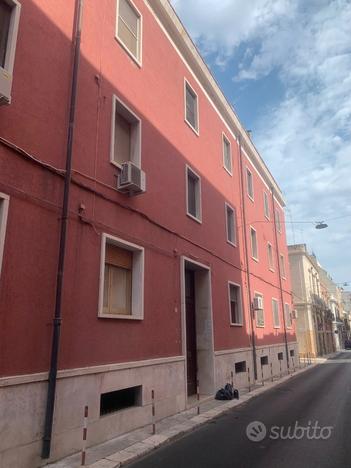 Libero 4 vani zona centro con due cantine termoaut