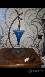 Coppia di lumi in vetro blu e metallo brunito