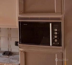 Forno a microonde con grill e cottura a convezione