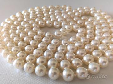 Collana di perle sintetiche lunga