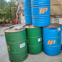 Fusti in ferro da 200 kg.