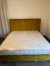 Letto matrimoniale imbottito + materasso  nuovo