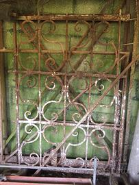 Inferriata antica in ferro