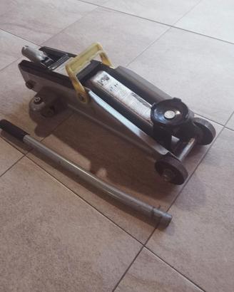 Carrello sollevamento auto. Cric. Martinetto
