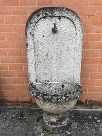 Fontana in granito nuova mai usata ma invecchiata