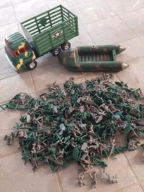 mini militari in plastica+camion+gommone