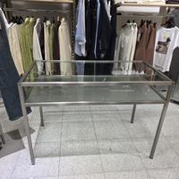 tavolino per negozio abbigliamento