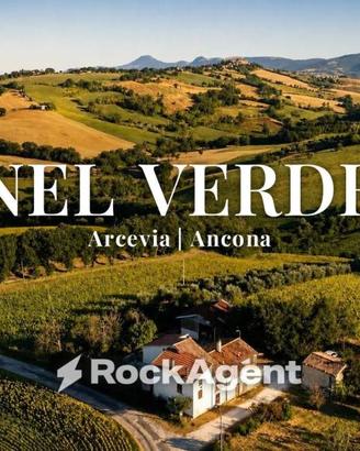 Casa indipendente di 300 m² con box auto a Arcevia