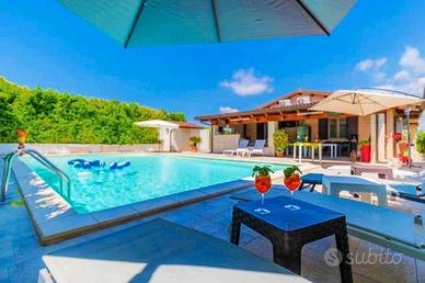 Villa Aurora con piscina a Natale e Capodanno