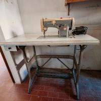 Macchina da cucire necchi